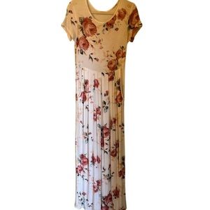 Neesee’s Dresses 12PM by Mon Ami Floral Maxi dress. Size Small.